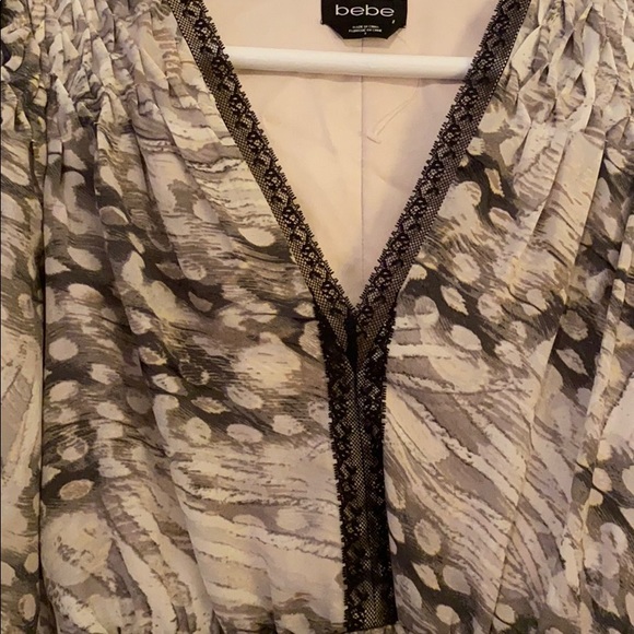 Bebe size 6 lightweight long sleeve dress - Picture 3 of 5